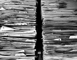 Papierstapel. Foto: Ag Ku/Pixabay