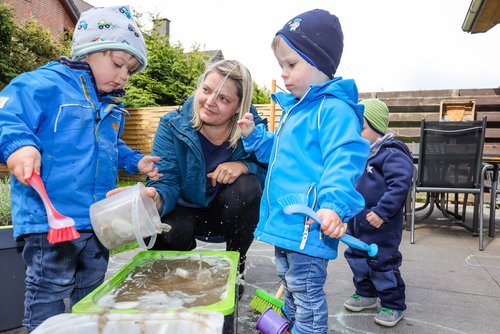 Engagiert in der Kindertagespflege: Die Evangelische Familien-Bildungsstätte sorgt für das nötige Rüstzeug. Foto: Martin Remmers Foto: Martin Remmers