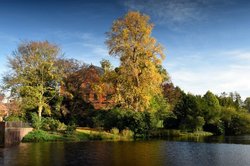 Oktober-Sonntag im Oldenburger Schlossgarten. Foto: Hans-Jürgen Zietz 