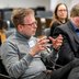 Vorschau: Teilnehmende der Veranstaltung diskutieren miteinander. Foto: Hauke-Christian Dittrich