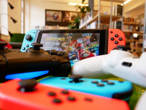 Ab sofort kann im Jugendbereich der Stadtbibliothek wieder gezockt werden. Foto: Stadt Oldenburg