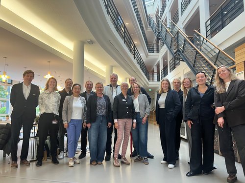 Tauschten sich intensiv über Ausbildung und Fachkräftesicherung aus: die Oldenburger Teilnehmenden der dreitägigen Delegationsreise nach Groningen mit ihren Gastgebern. Foto: Stadt Oldenburg Tauschten sich intensiv über Ausbildung und Fachkräftesicherung aus: die Oldenburger Teilnehmenden der dreitägigen Delegationsreise nach Groningen mit ihren Gastgebern. Foto: Stadt Oldenburg