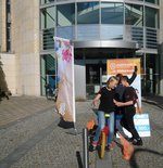 Artistinnen der Zirkusschule Seifenblase beim Auftritt mit dem Einrad. Foto: Stadt Oldenburg Artistinnen der Zirkusschule Seifenblase beim Auftritt mit dem Einrad. Foto: Stadt Oldenburg