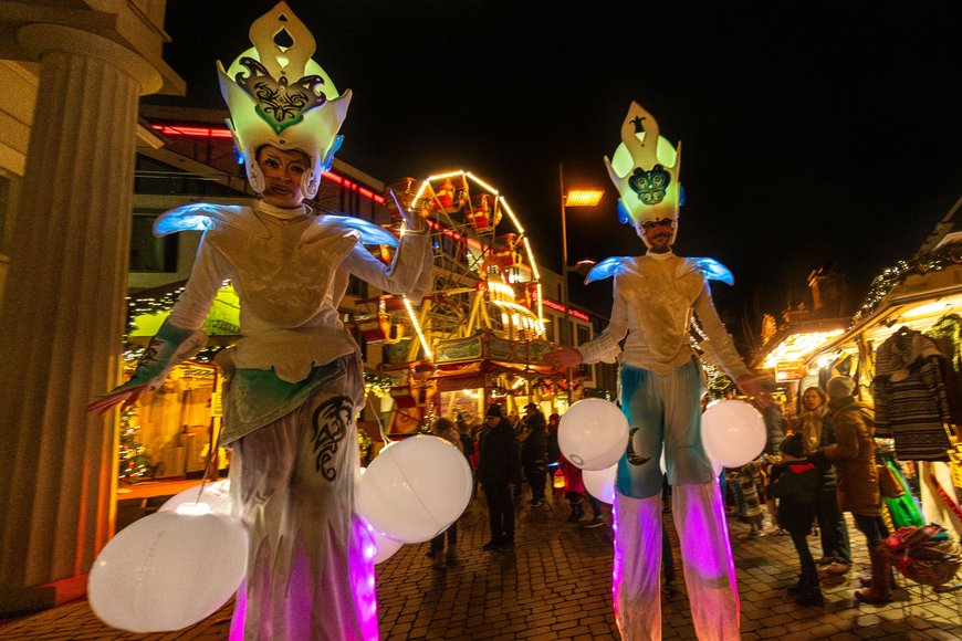 Lichtwesen auf dem Lamberti-Markt 2023 beim weihnachtlichen Laternenwandern. Foto: Sascha Stüber
