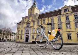 OLi-Bike vor dem Schloss. Foto: Michael Heckel/Agentur SPORTPLATZ