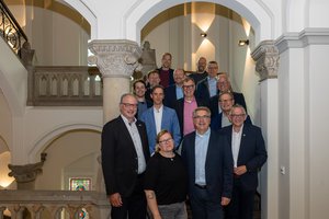 Für Oberbürgermeister Jürgen Krogmann (vordere Reihe, 2. von rechts) und Landrat Olaf Meinen (vordere Reihe, rechts) war es die letzte Sitzung des Strategierates Energie Weser-Ems als Vorsitzender beziehungsweise Stellvertreter. Foto: Sascha Stüber Für Oberbürgermeister Jürgen Krogmann (vordere Reihe, 2. von rechts) und Landrat Olaf Meinen (vordere Reihe, rechts) war es die letzte Sitzung des Strategierates Energie Weser-Ems als Vorsitzender beziehungsweise Stellvertreter. Foto: Sascha Stüber