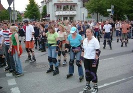 Skaterin und Skater. Foto: Oldenburger Bike & Inliner Nights