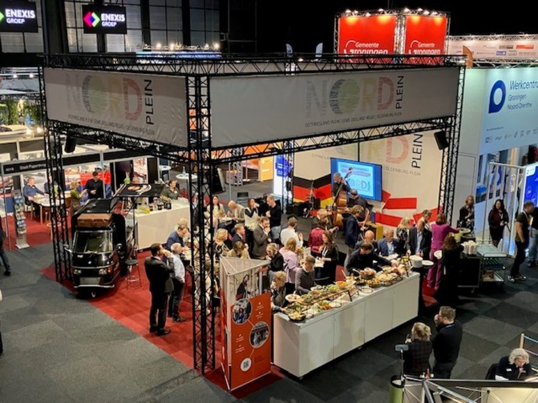 Der jährliche Empfang der Kooperationspartner lockte viele Gäste an den Gemeinschaftsstand. Foto: Stadt Oldenburg