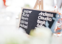 Namen an einer Tafel. Foto: Pexels/heiner