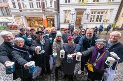 Volksbund Deutsche Kriegsgräberfürsorge e.V. und Bundeswehr sammeln in Oldenburg. Foto: Sascha Stüber Volksbund Deutsche Kriegsgräberfürsorge e.V. und Bundeswehr sammeln in Oldenburg. Foto: Sascha Stüber