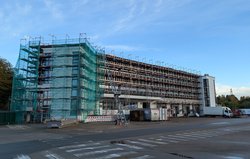 Der „Cewe-Tower“ erfährt durch umfangreiche Sanierungsarbeiten eine grundlegende Erneuerung. Foto: Cewe Der „Cewe-Tower“ erfährt durch umfangreiche Sanierungsarbeiten eine grundlegende Erneuerung. Foto: Cewe