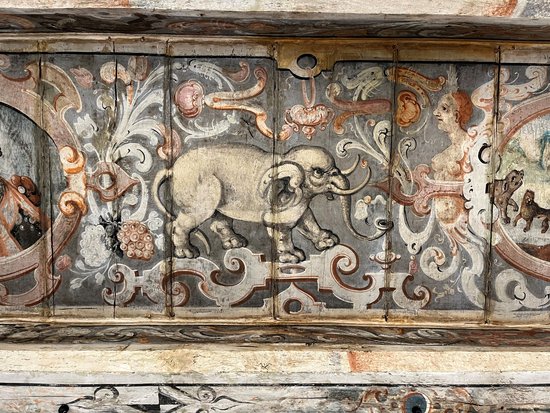 Ein Elefant mit trompetenförmigem Rüssel schmückt das Deckengemälde, welches sich über den hinteren Teil der Decke im Erdgeschoss des Degodehauses erstreckt. Foto: Stadt Oldenburg Foto: Stadt Oldenburg