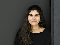 Portraitfoto der Schriftstellerin Shida Bazyar. Foto: Tabea Treichel Portraitfoto der Schriftstellerin Shida Bazyar. Foto: Tabea Treichelstellerin Shida Bazyar. Foto: Tabea Treichel
