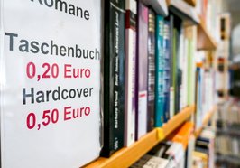Flohmarktregal der Stadtbibliothek im PFL. Bild: Stadt Oldenburg