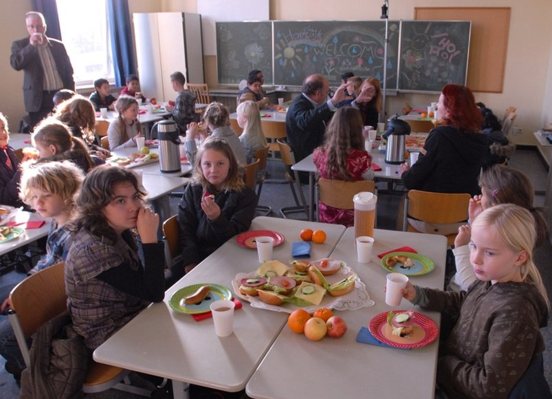 Gemeinsames Frühstück in der Heiligengeisttorschule. Foto: Peter Kreier
