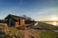 Beobachtungshütte am Rande des Naturschutzgebietes. Foto: Hans-Jürgen Zietz