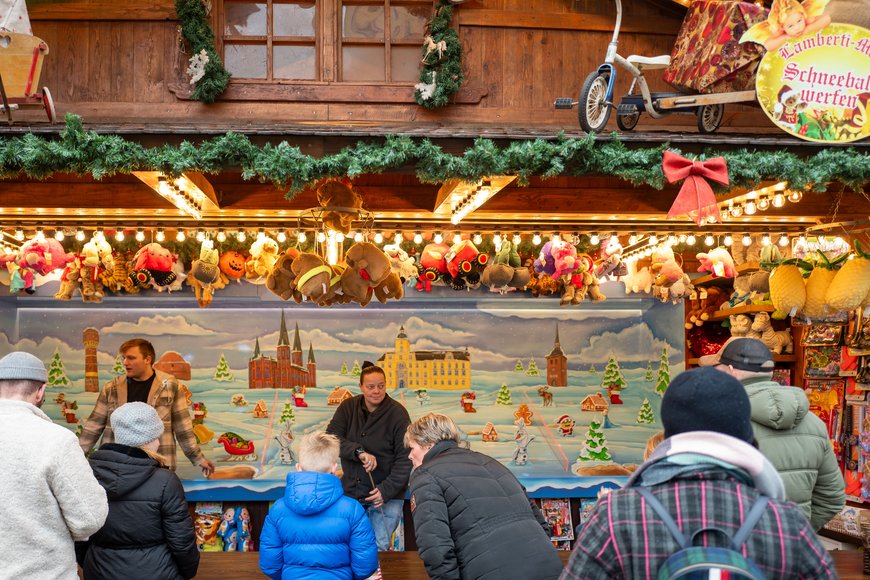 Sascha Stüber Das Schneeballwerfen auf dem Lamberti-Markt 2025. Foto: Sascha Stüber