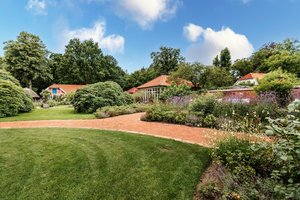 Laufweg im Schlossgarten. Foto: Mittwollen und Gradetchliev Laufweg im Schlossgarten. Foto: Mittwollen und Gradetchliev