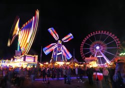 Der Oldenburger Kramermarkt bei Nacht. Foto: Hans-Jürgen Zietz