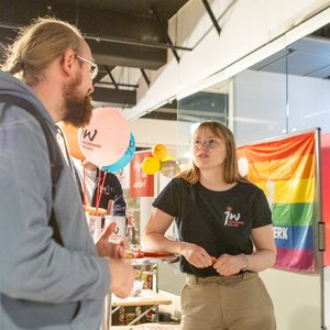 Interessierte konnten sich bei der Ehrenamtsmesse auch über ein Engagement im sozialen Bereich informieren. Foto: Anastasia Hrytsenko Interessierte konnten sich bei der Ehrenamtsmesse auch über ein Engagement im sozialen Bereich informieren. Foto: Anastasia Hrytsenko