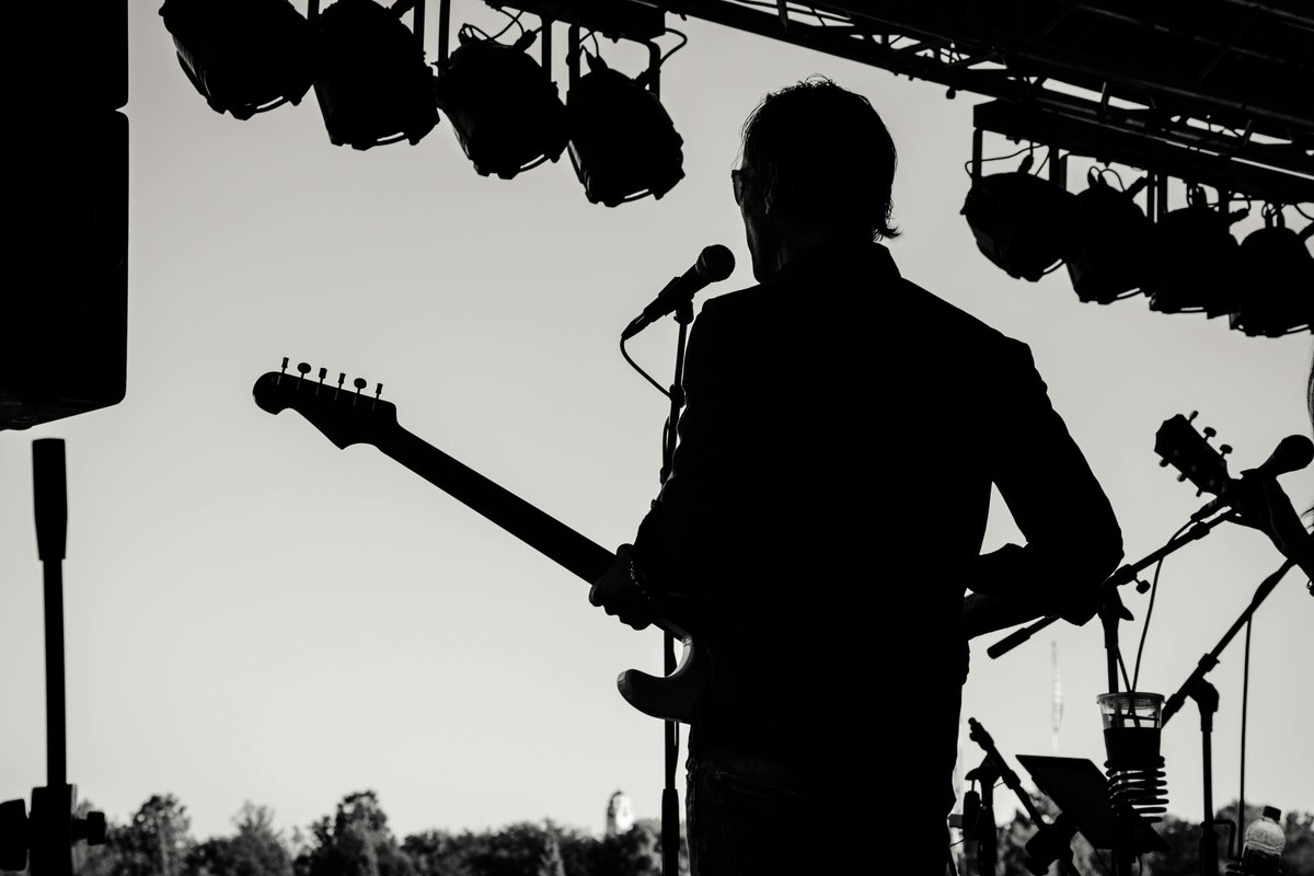 Musiker auf der Bühne. Foto: Pexels