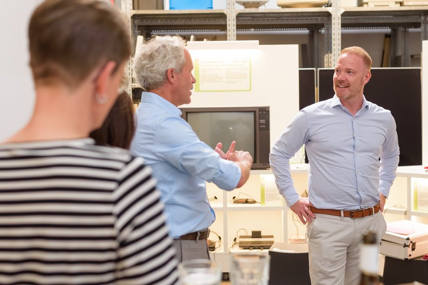 Beim Austausch im anschließenden Themen-Café tauschten sich die Teilnehmenden in kleineren Gruppen direkt mit Expertinnen und Experten zu spezifischen Fragestellungen aus. Foto: Thorsten Helmerichs