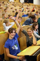 Interessierte Kinder in der Vorlesung. Foto: Uni Oldenburg