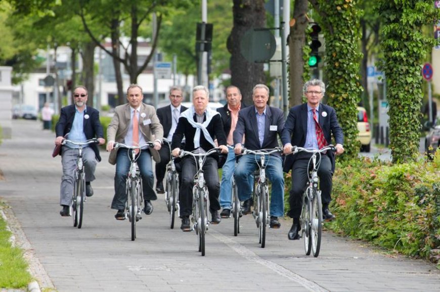 Fahrradtour im Rahmen der Veranstaltung „Aktives Altern“. Foto: Hergen Griesbach/CeWe Color