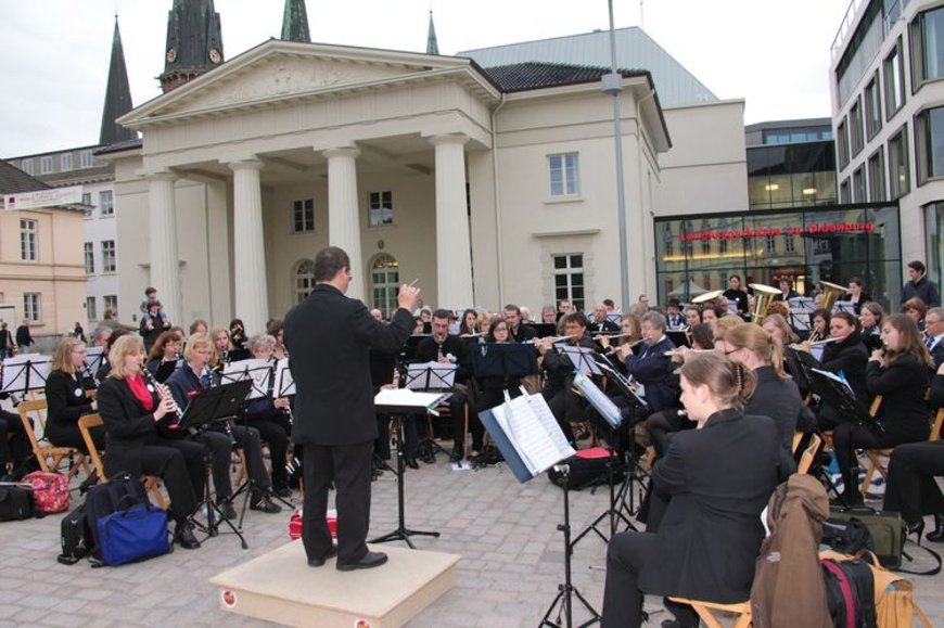 Musikmarathon: Konzert auf dem Schlossplatz. Foto: Hergen Griesbach/CeWe Color