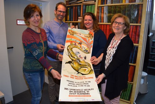 Werben für das Tanz- und Theaterprojekt „Karneval der Tiere“: (von links) Christiane Abt (Institut für Musik), Alexander Hauer (künstlerischer Leiter), Anett Gavelis (Gertrudenheim) und Christiane Cordes (Amt für Kultur und Sport). Foto: Stadt Old Werben für das Tanz- und Theaterprojekt „Karneval der Tiere“: (von links) Christiane Abt (Institut für Musik), Alexander Hauer (künstlerischer Leiter), Anett Gavelis (Gertrudenheim) und Christiane Cordes (Amt für Kultur und Sport). Foto: Stadt Old