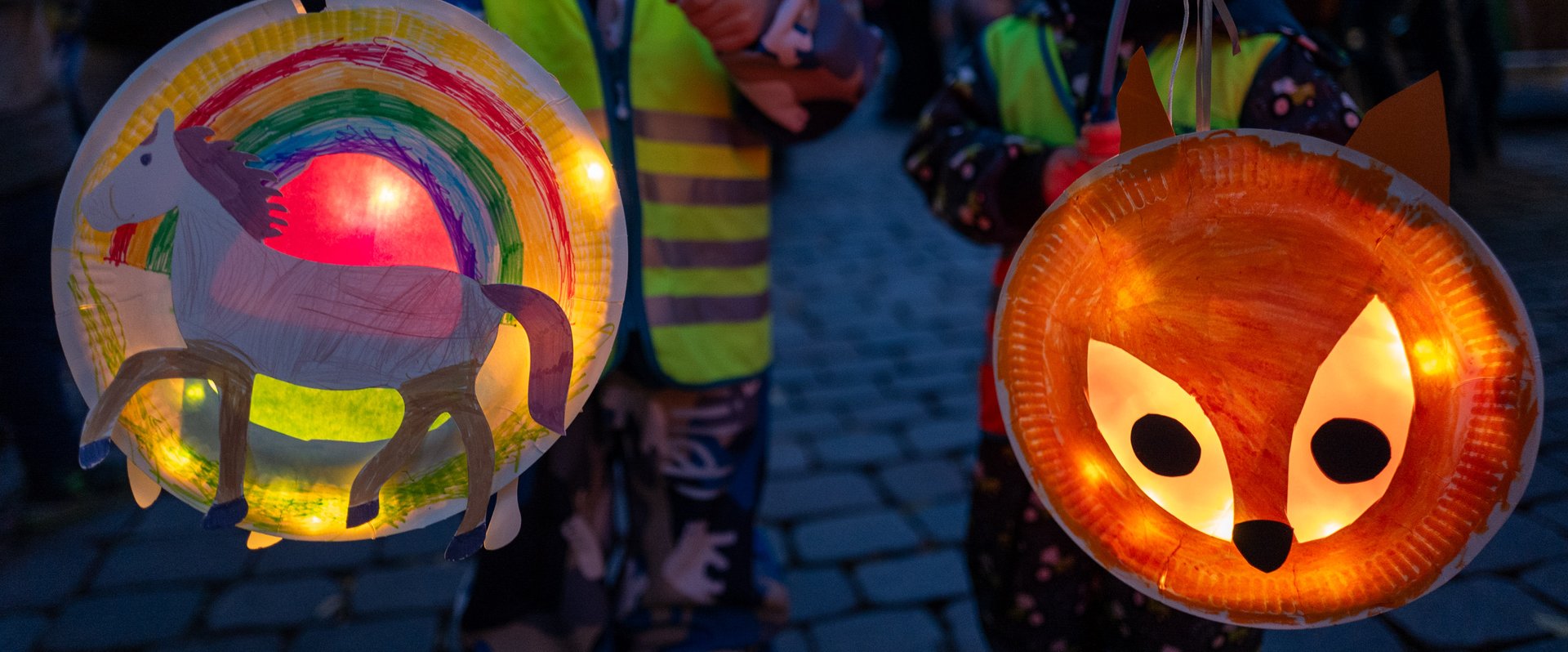 Laternen beim Laternenumzug zum Kramermarkt 2025. Foto: Sascha Stüber