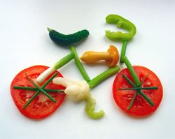 Fahrrad aus Gemüse. Foto: Ekaterina Pokrovsky/Fotolia.com