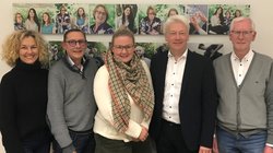 Monika Engelmann-Bölts, Fachdienst Bürgerschaftliches Engagement, und der Vorstand des Fördervereins bestehend aus Heinrich Volpert, Marie-Christine Titze, Achim Brumund (Vorsitzender) und Rolf Sander. Foto: Stadt Oldenburg