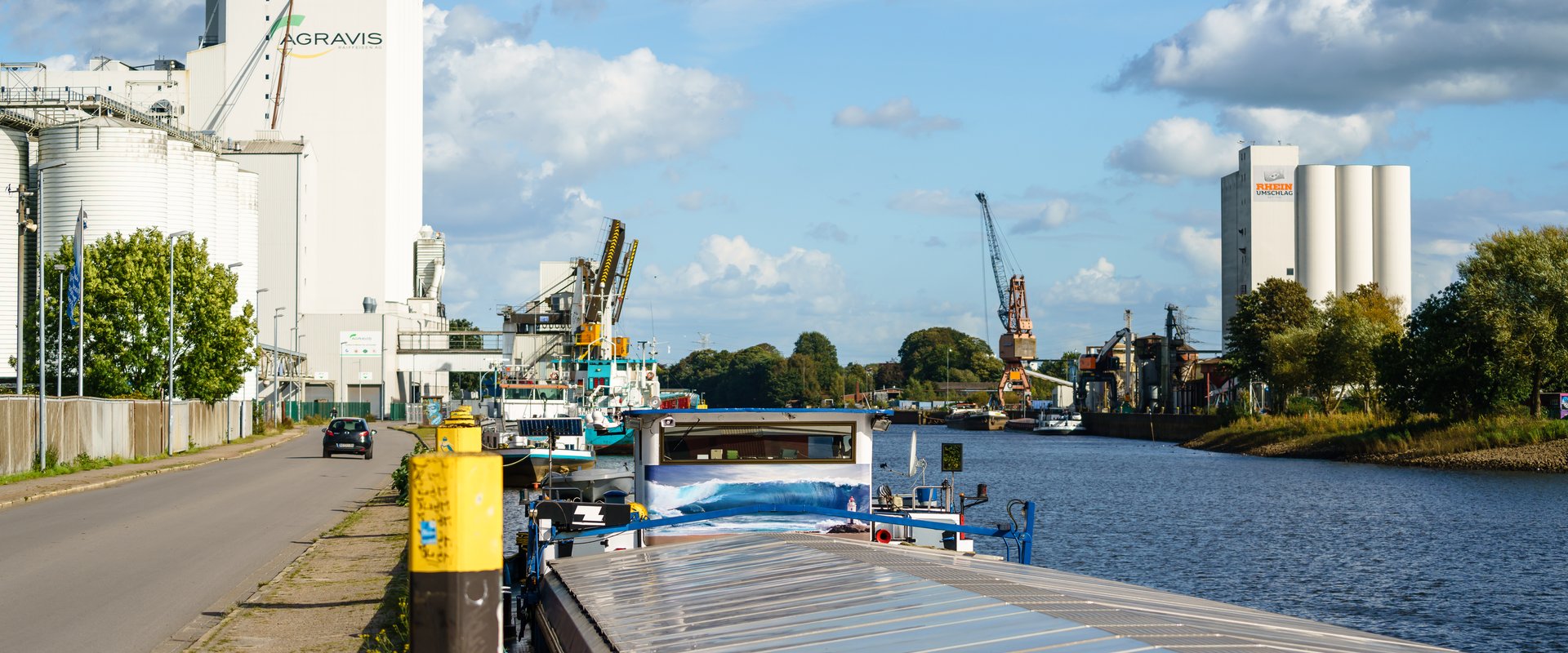 Die Oldenburger Hafenwirtschaft blickt auf ein erfolgreiches Jahr 2023 zurück. Durch eine beschädigte Huntebrücke in Elsfleth ist die gute Entwicklung akut gefährdet. Foto: Mittwollen und Gradetchliev