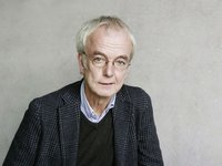 Portraitfoto des Schriftstellers Jens Sparschuh. Foto: Joachim Gern Portraitfoto des Schriftstellers Jens Sparschuh. Foto: Joachim Gern