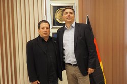 Oberbürgermeister Jürgen Krogmann mit Yoram Israeli, Landrat von Mateh Asher. Foto: Stadt Oldenburg Oberbürgermeister Jürgen Krogmann mit Yoram Israeli, Landrat von Mateh Asher. Foto: Stadt Oldenburg
