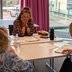 Vorschau: Annie We coacht zwei Teilnehmerinnen beim Songwriting. Foto: Stadt Oldenburg