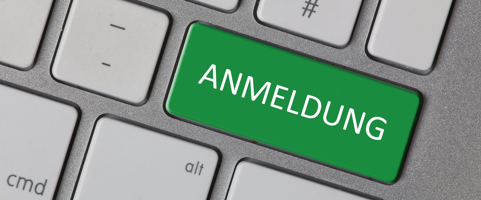 Computertastatur mit den grünen Button „Anmeldung“. Foto: Tim Reckmann/Pixelio.de