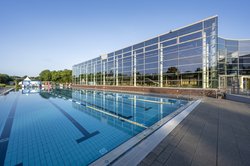 Schwimmbecken des Freibades OLantis Huntebad. Foto: Harry Köster Fotografie