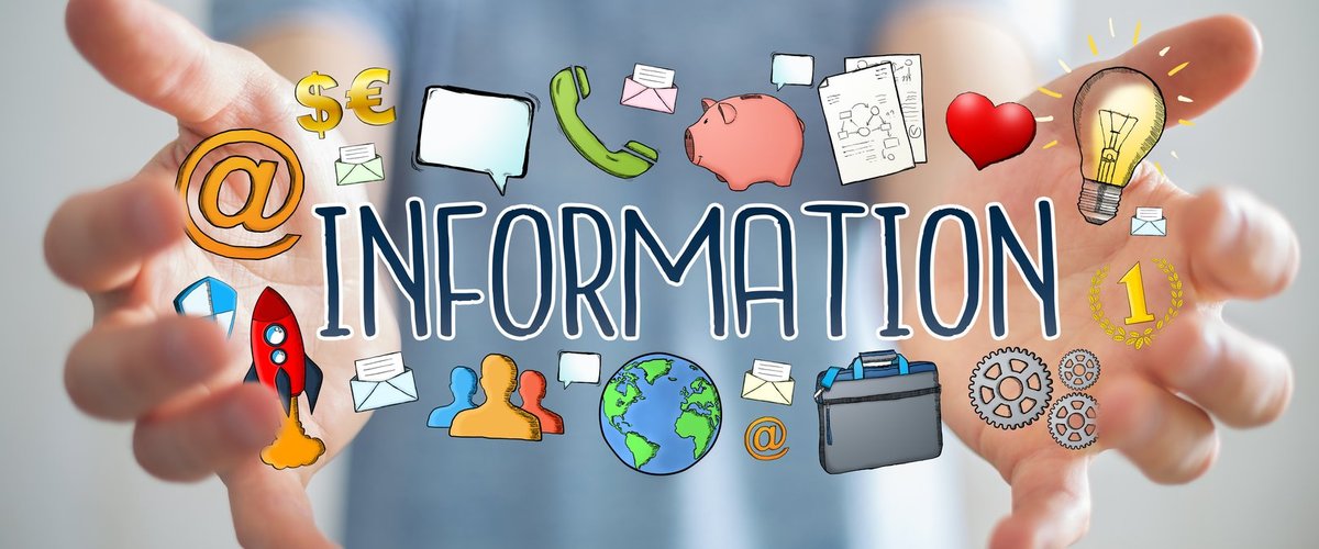Zwei Hände halten das Wort Information und viele Symbole. Information Foto: sdecoret/AdobeStock