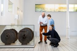 Besuchende im Landesmuseum Natur und Mensch Oldenburg. Foto: Studio 3x3