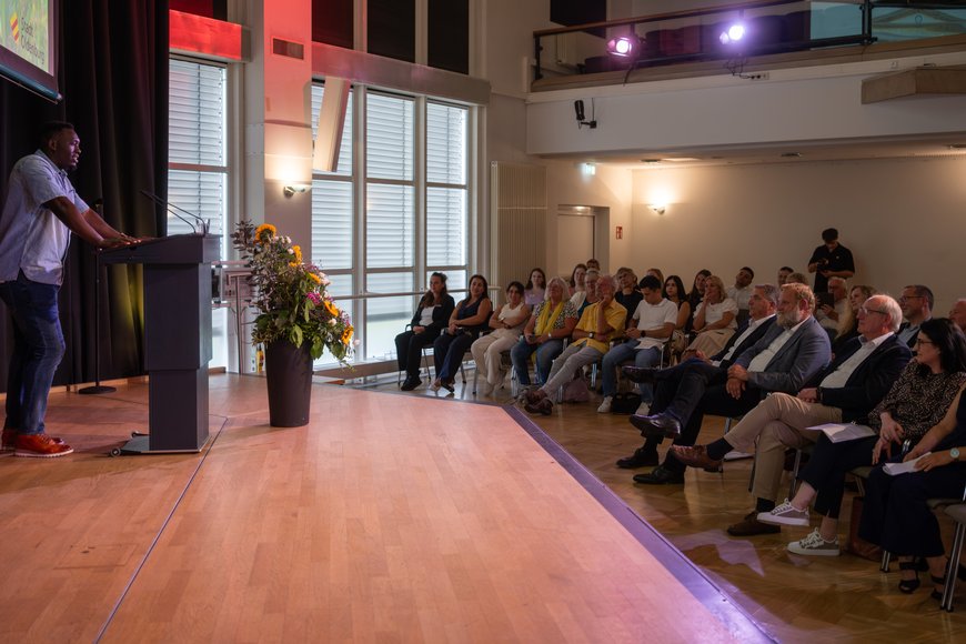 Ein Mann am Rednerpult. Foto: Sascha Stüber