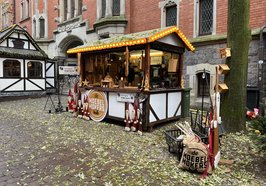 Die Hütte für gemeinnützige Einrichtungen vor dem Alten Rathaus. Foto: Stadt Oldenburg