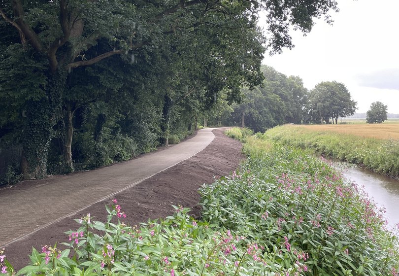 Mehr Hochwasserschutz für Bümmerstede und Kreyenbrück: Mitte Juli wurde der Fuß- und Radweg am Parkfriedhof erhöht. Foto: Stadt Oldenburg