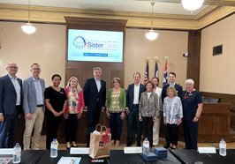 In Des Moines sprach die Oldenburger Delegation um Oberbürgermeister Jürgen Krogmann (5. von links) mit Bürgermeisterin Connie Boesen (6.  von links) und Mitgliedern der „Sister City Commission“. Foto: Stadt Oldenburg