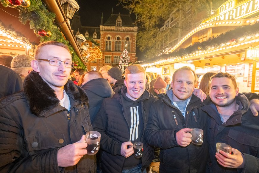 Besuchergruppe auf dem Lamberti-Markt 2024. Foto: Sascha Stüber