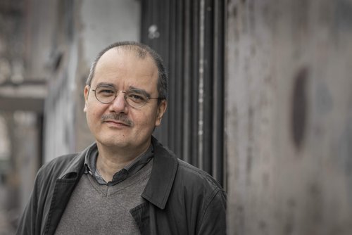 Sherko Fatah liest im Wilhelm13. Foto: Peter vom Felbert