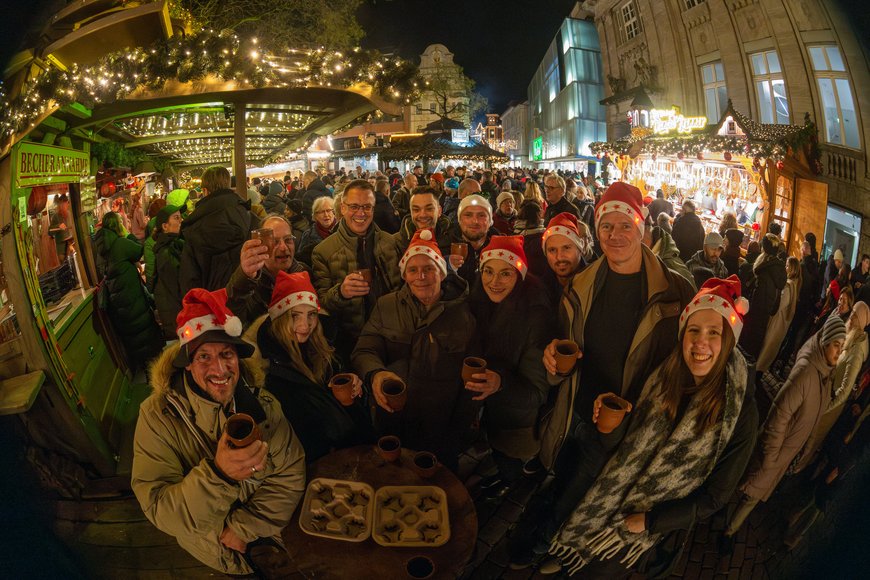 Besuchergruppe auf dem Lamberti-Markt 2024. Foto: Sascha Stüber