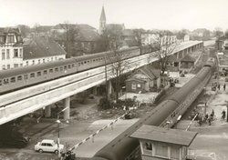 Die neue Eisenbahnbrücke am Oldenburger Pferdemarkt. Stadtmuseum Oldenburg