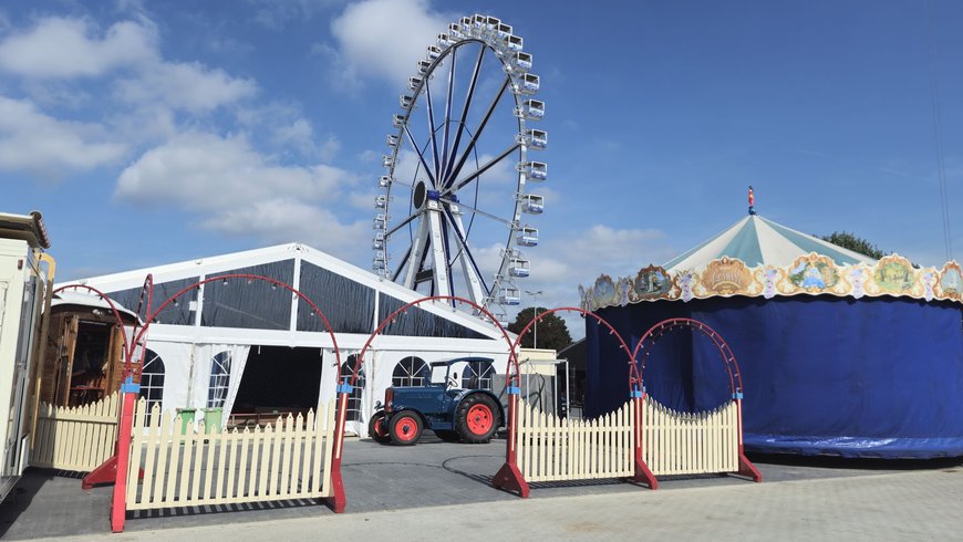 Der Aufbau der Zeitreise auf dem Kramermarkt am 19. September 2025. Foto: Stadt Oldenburg